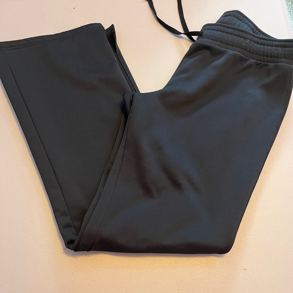 Women Under Armour Large Black Sweatshirt